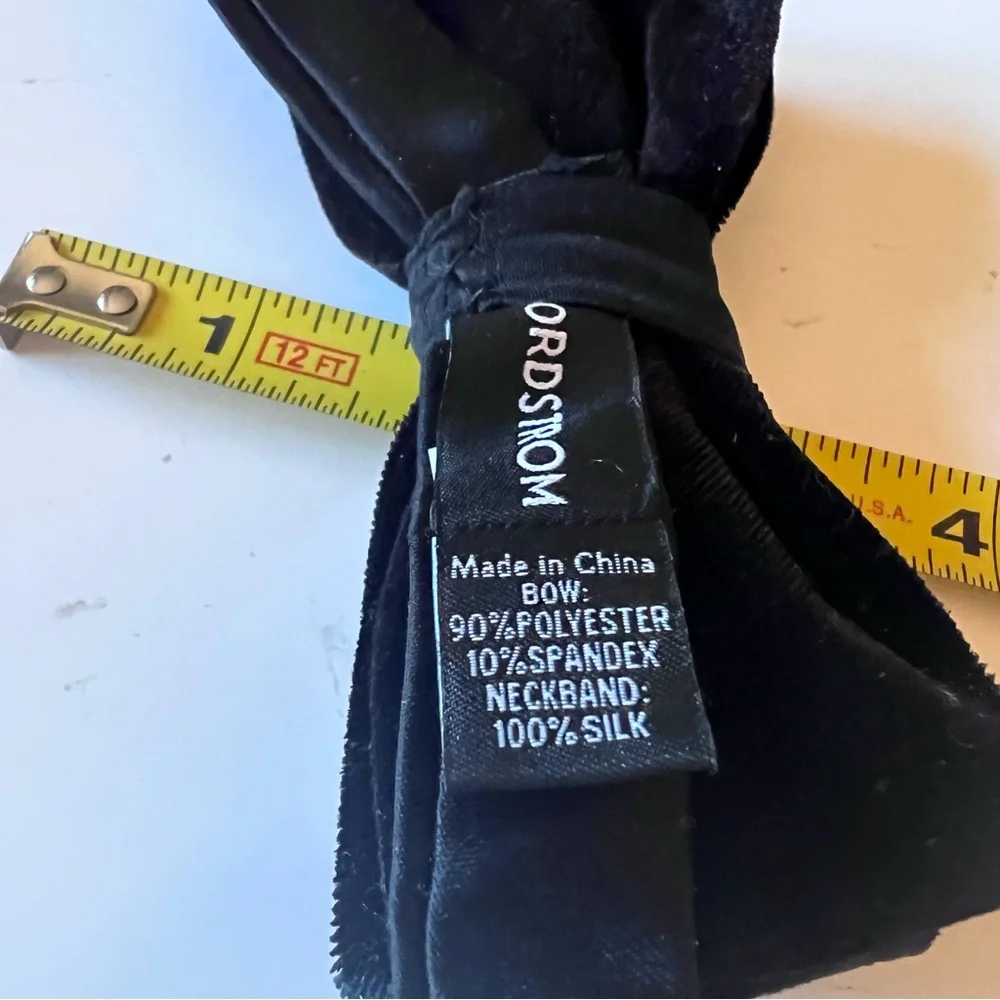 NORDSTROM FAMILY MOMENTS BOYS VELVET PRE-TIED BOW TIE BLACK OS ADJUSTABLE NEW